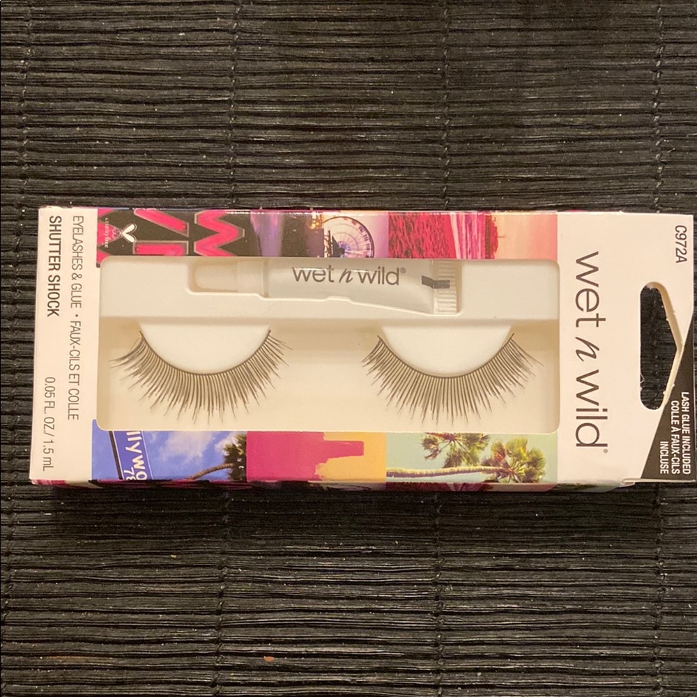 Wet n Wild False Eyelashes with Glue
